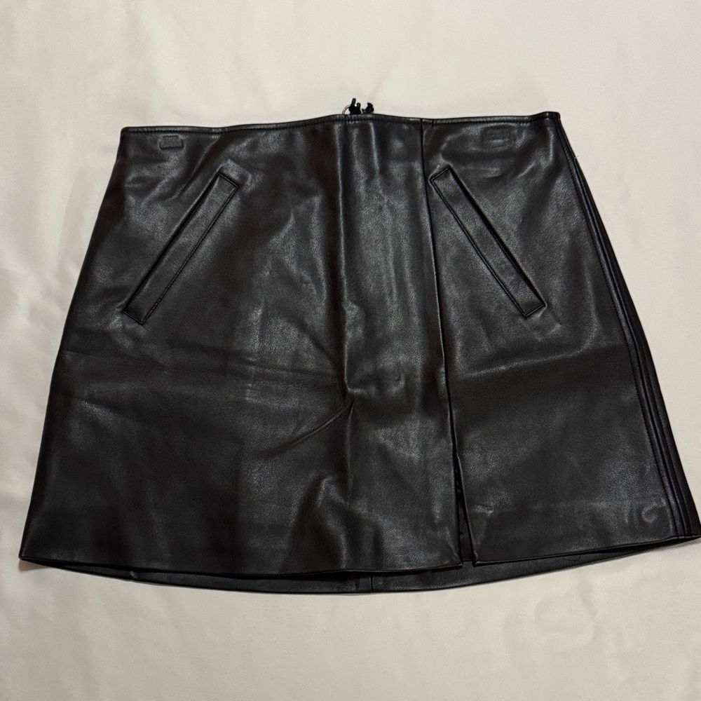 BlankNYC Black Faux Leather Mini Skirt Size 30 - Picture 6 of 7